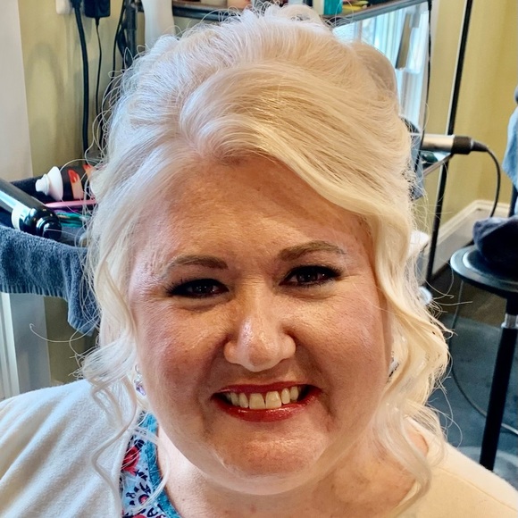 Meet your Posher, Deirdre - Picture 1 of 7